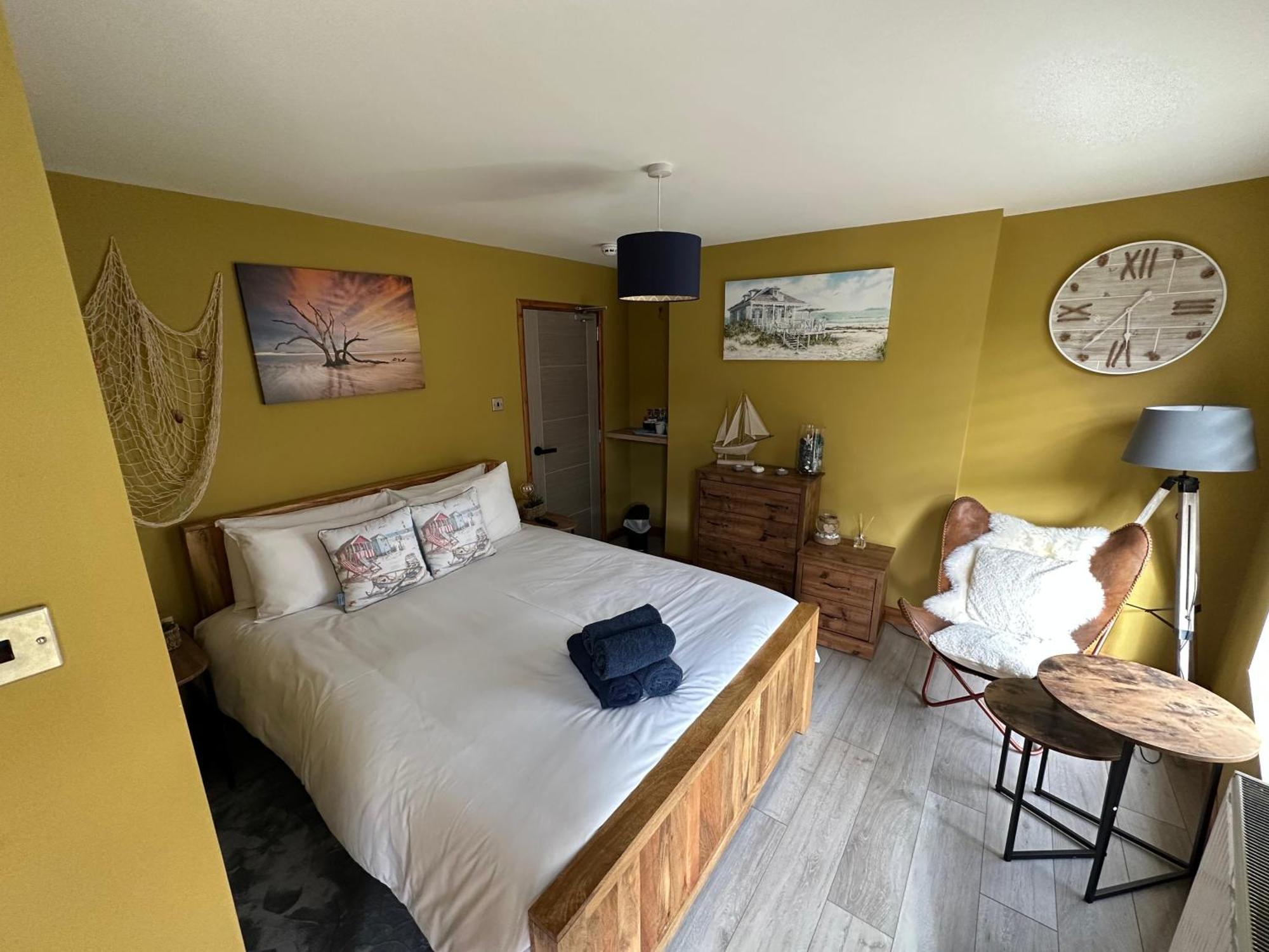Island Since 1835 Barbican, Free Limited Parking, Perfect For Ferry Terminal Plymouth